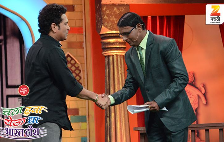 ‘सचिनः अ बिलियन ड्रिम्स’ मध्ये साहित्य सहवास ते शिवाजी पार्क मैदान आणि शारदाश्रम शाळा ते भारतरत्न हा सर्वोच्च किताब स्वीकारतानाचा त्याचा प्रवास उलगडला आहे. 