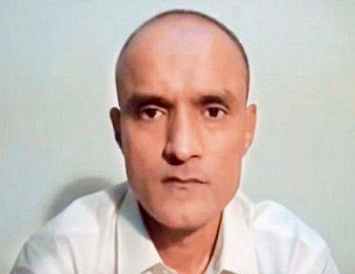 Kulbhushan Jadhav Will Not Be Executed Until He Has Exhausted All His Mercy Appeals Says Pakistan Latest Updates सर्व दया याचिकांचा वापर करेपर्यंत कुलभूषण यांना फाशी नाही : पाक
