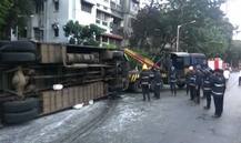 दादरमध्ये खासगी बस उलटली, एकाचा मृत्यू तर 35 प्रवासी जखमी