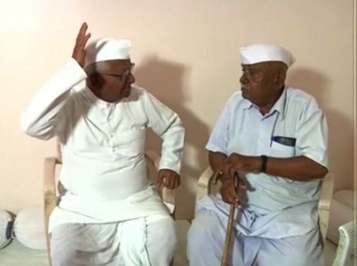Bhapkar Guruji And Anna Hazare Interview On Liquor Ban Latest Updates गावगुंडांची दहशत, महाराष्ट्राच्या मांझीवर गाव सोडण्याची वेळ