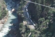 बद्रीनाथमधील भूस्खलनानंतर महामार्गावर वाहनांच्या 20 ते 30 किलोमीटर रांगा