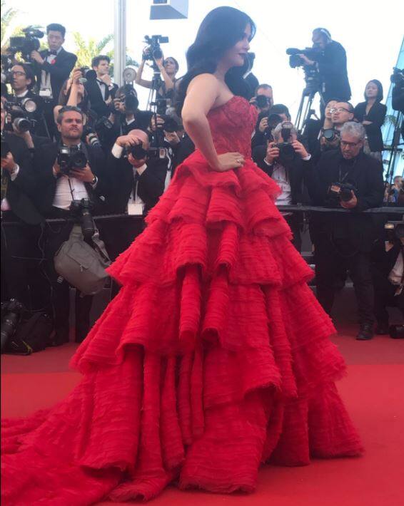 अभिनेत्री ऐश्वर्या (PHOTOS : AFP & L'Oréal Paris India Twitter) 