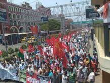 पश्चिम बंगालमध्ये डाव्यांचं आंदोलन, पोलिसांचा लाठीमार