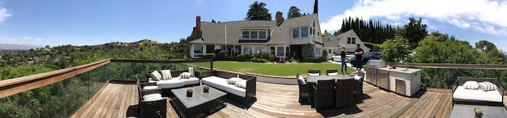 लॉस एंजलिसच्या याच भागात हॉलिवूडमधील अनेक दिग्गज कलाकार राहतात.