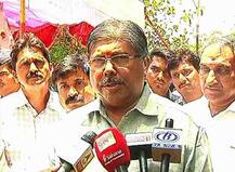 अरेरावीची भाषा खपवून घेणार नाही, चंद्रकांत पाटील यांनी रोशन बेग यांना ठणकावलं