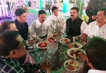 दाऊदच्या नातेवाईकाचं लग्न, दावतला गिरीष महाजनांची हजेरी