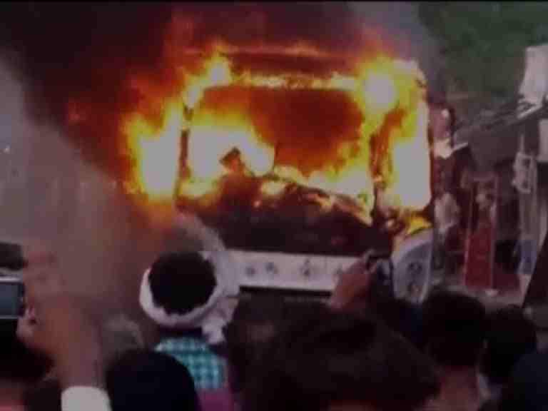 Bus Catches Fire In Nalanda 8 Dead Latest Update बिहारमध्ये धावत्या बसला आग, 8 जणांचा होरपळून मृत्यू