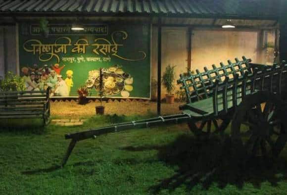 जिभेचे चोचले : सफर विस्मरणातल्या खाद्यसंस्कृतीची