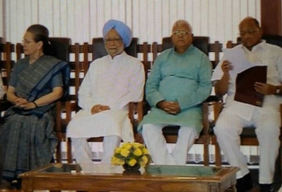 Sonia Gandhi Hosts All Opposition Meet To Field United President Candidate Latest Updates राष्ट्रपती निवडणुकीची  खलबतं, सोनिया गांधींनी बोलावली देशभरातील 17 विरोधी पक्षांची बैठक