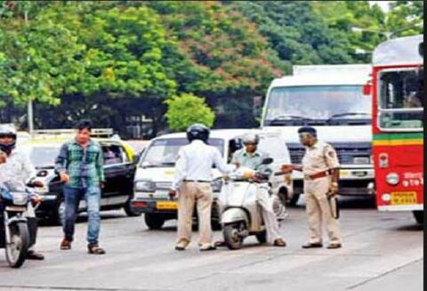 दंडवसूली घटली, मुंबई पोलिसांचा ई-चलानचा प्रयोग फसला दंडवसूली घटली, मुंबई पोलिसांचा ई-चलानचा प्रयोग फसला