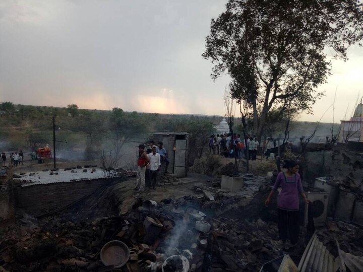 15 Houses Burnt In Bhishnur A Village In Wardha Latest Updates वर्ध्यातील भिष्णुरात भीषण आग, 15 घरं जळून खाक