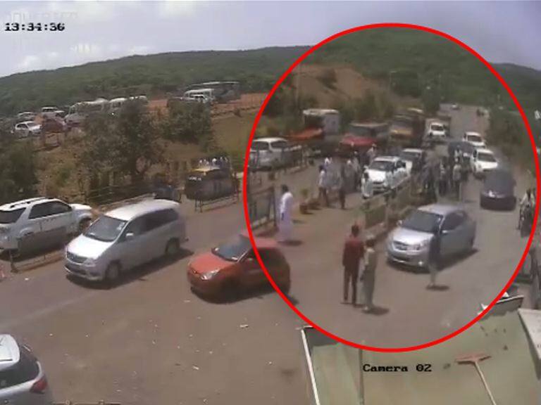 महाबळेश्वरमध्ये पर्यटक कर मागितल्याने शिवसेना आमदाराची मारहाण Youth Beaten By Shivsena Mla In Mahabaleshwar Latest Updates महाबळेश्वरमध्ये पर्यटक कर मागितल्याने शिवसेना आमदाराची मारहाण