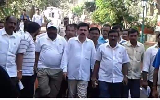 राजू शेट्टींची आत्मक्लेश यात्रा राजभवनावर धडकली