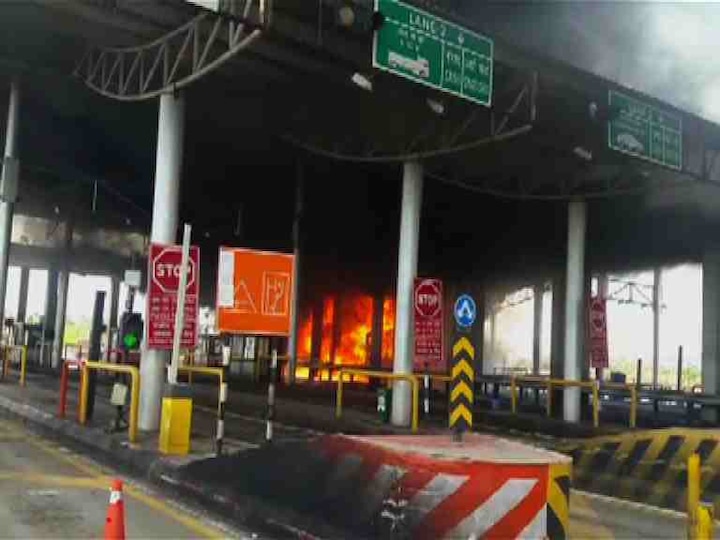 Truck Caught Fire On Mumbai Agra Highway Latest Updates मुंबई-आग्रा महामार्गावर ट्रकला आग, टोलनाक्यालाही झळ