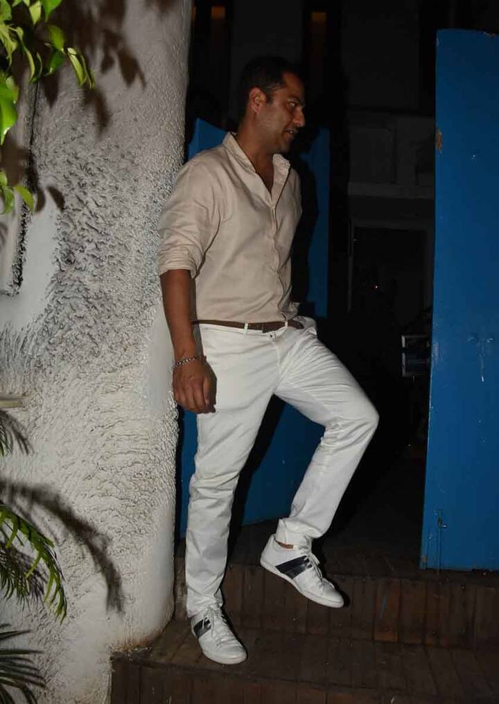 अभिषेक कपूर यांनी यापूर्वी फितूर सिनेमाचं दिग्दर्शन केलं आहे, ज्यामध्ये कतरिना कैफ मुख्य भूमिकेत होती. 