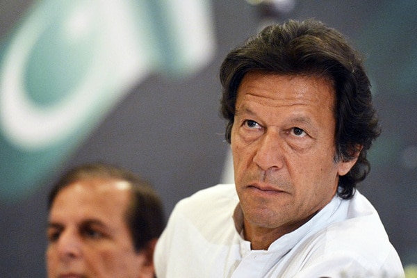 Imran Khan News: इमरान खान से मिले पाकिस्तानी आर्मी के चीफ, प्रधानमंत्री पर बढ़ा इस्तीफे का दवाब