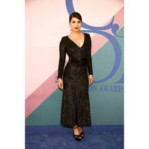 अभिनेत्री प्रियांका चोप्राचा हटके अंदाज