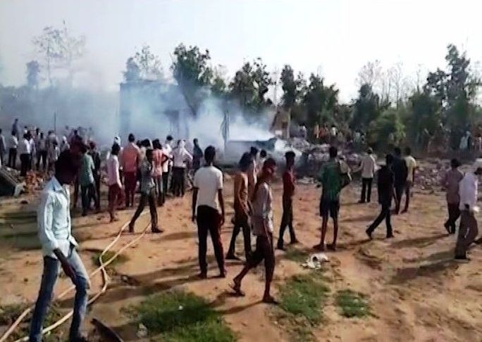Madhya Pradesh Massive Fire In Cracker Factory 21 Killed 8 Injured मध्य प्रदेशात फटाक्याच्या कारखान्यात स्फोट, 25 जणांचा मृत्यू
