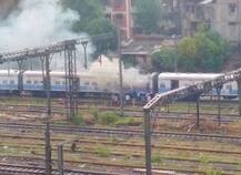ठाण्यात सायडिंगमधील लोकलच्या डब्ब्याला आग
