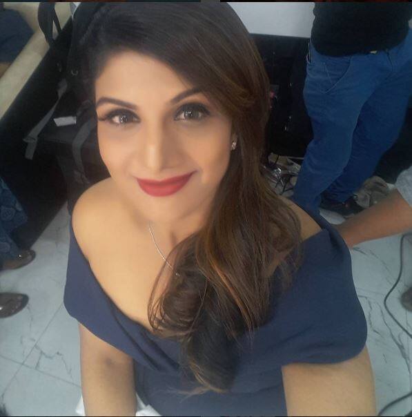 रंभा इंस्टाग्रामवर बरीच अॅक्टिव्ह असते. 