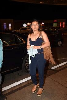 मुंबई विमानतळावर अभिनेत्री राणी मुखर्जी आणि मुलगी अदिरा 