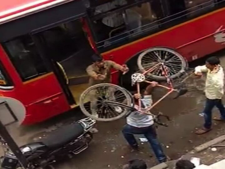 Auto Rickshaw Driver Attacked On Bus Driver And Conductor In Navi Mumbai Latest Updates नवी मुंबईत रिक्षावाल्यांची गुंडगिरी, बस ड्रायव्हर-कंडक्टरला बेदम मारहाण