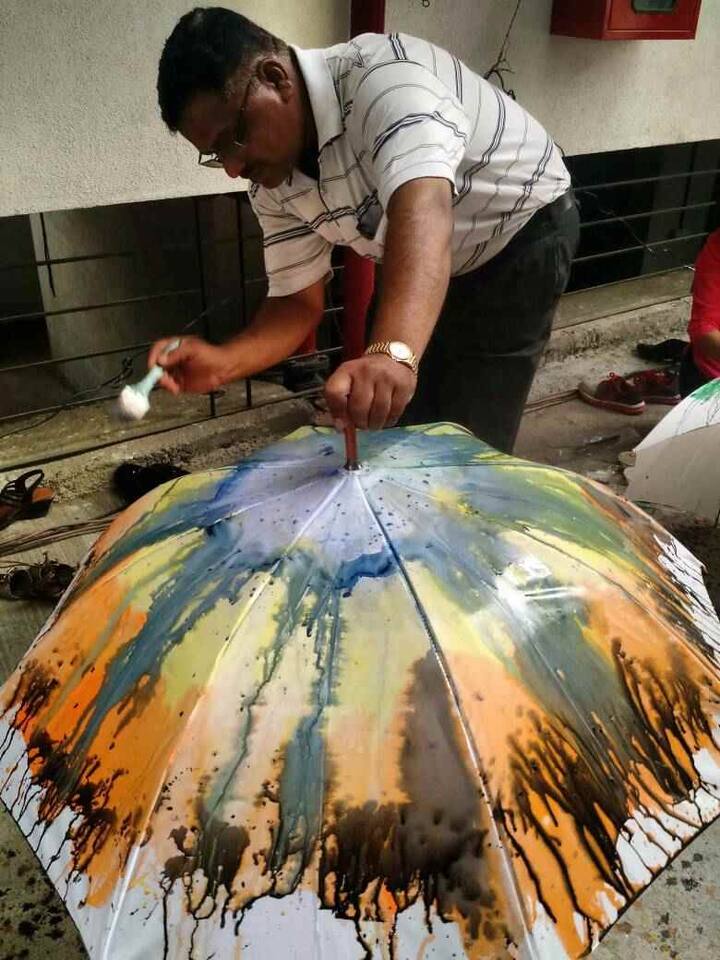 गेली 10 वर्षं अच्युत पालव ही कार्यशाळा आयोजित करतात. 