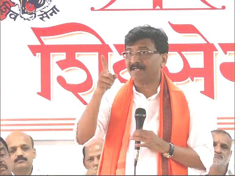 Sanjay Raut Attacks Devendra Fadnavis Government Over Farmer Strike Issue जुलै महिन्यात राज्यात राजकीय भूकंप : संजय राऊत