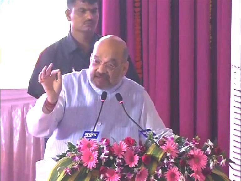 महात्मा गांधी चतुर बनिया, भाजपाध्यक्ष अमित शाहांचं वादग्रस्त वक्तव्य Amit Shahs Controversial Statement On Mahatma Gandi He Says Mahatma Gandhi Bahut Chatur Baniya Tha महात्मा गांधी चतुर बनिया, भाजपाध्यक्ष अमित शाहांचं वादग्रस्त वक्तव्य