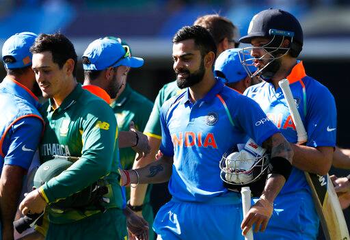 टीम इंडियाने शिखर धवन (78) आणि कर्णधार विराट कोहली (नाबाद 76) यांच्या दमदार फलंदाजीच्या जोरावर दक्षिण आफ्रिकेवर 8 विकेट राखून मात केली. या विजयासोबत भारताने आयसीसी चॅम्पियन्स ट्रॉफीच्या उपांत्य सामन्याचं तिकीट बूक केलं आहे. (सर्व फोटो : एजंसी)
