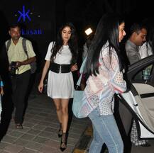 श्रीदेवीसोबत असलेली उंच मुलगी कोण? 