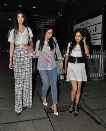 श्रीदेवीसोबत असलेली उंच मुलगी कोण? 