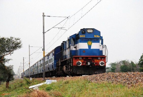 Indore Manmad new railway line MoU signed in New Delhi इंदूर-मनमाड रेल्वे मार्गाच्या सामंजस्य करारावर स्वाक्षरी