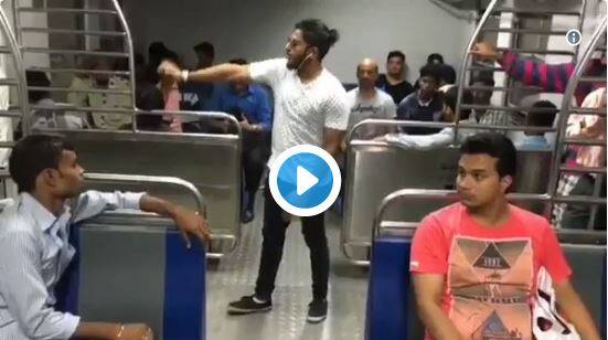 लोकलमध्ये तरुणाचा झिंगाट डान्स, थकलेले प्रवासीही थिरकले! What A Dance Performance Inside A Local Train Compartment In Mumbai लोकलमध्ये तरुणाचा झिंगाट डान्स, थकलेले प्रवासीही थिरकले!