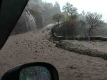 खंबाटकी घाटात भीषण पूर, वाहन चालकांच्या काळजाचाही ठोका चुकला!