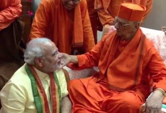 पंतप्रधान मोदींचे गुरु स्वामी आत्मस्थानंद यांचं निधन Pm Modis Guru And Ramakrishna Mission President Swami Atmasthananda Passed Away पंतप्रधान मोदींचे गुरु स्वामी आत्मस्थानंद यांचं निधन