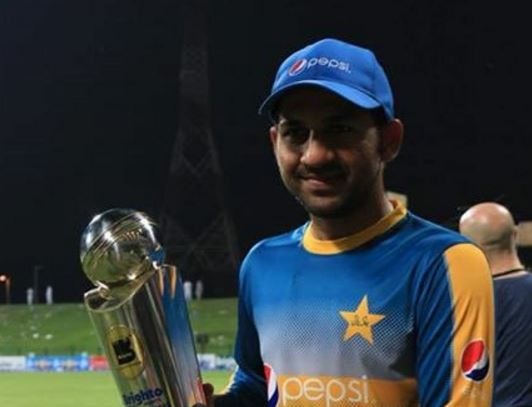 Icc Champions Trophy Final India V Pakistan In 2006 Under 19 World Cup Sarfraz Ahmeds Pakistan Team Beat India चिवट सरफराजने तेव्हाही भारताला 71 धावात गुंडाळून विश्वचषक जिंकला होता!