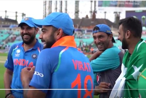 Indian Skipper Virat Kohli Shows Spirit Of Cricket Latest Update पाककडून दारुण पराभवानंतरही कोहलीची खिलाडूवृत्ती