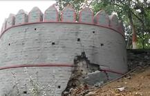 कल्याणमधील ऐतिहासिक दुर्गाडी किल्ल्याचा बुरुज ढासळला