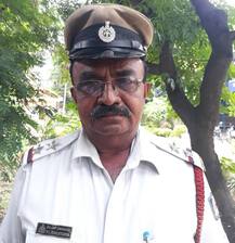 वाहतूक पोलिसाने राष्ट्रपतींचा ताफा रोखला!