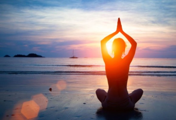 LOCKDOWN YOGA | लॉकडाऊनमध्ये आळस दूर करण्यासाठी 'ही' तीन योगासनं करतील मदत Health Tips Lockdown Yoga three yoga you must do at home during lockdown due to coronavirus