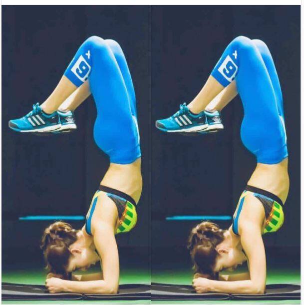 योग करताना अभिनेत्री उर्वशी रौतेला 