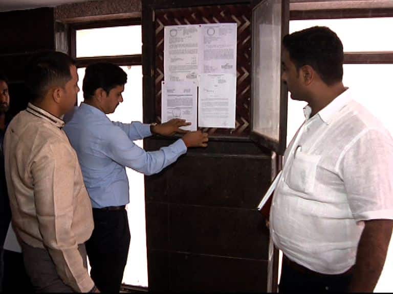 Mumbai Actress Mamta Kulkarni Declared Absconding Notice On House Latest Update ममता कुलकर्णी फरार घोषित, मुंबईतील घरावर नोटीस