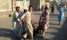 दुहेरी बॉम्बस्फोटानं पाकिस्तान हादरलं