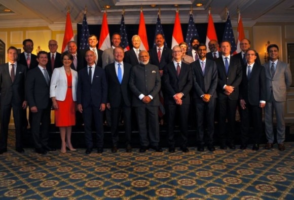Pm Modi Interacted With Top Indian And American Ceos In Washington भारताच्या विकासात योगदान द्या, मोदींचं अमेरिकेतील 21 टॉप कंपन्यांना आवाहन