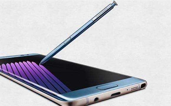 Samsung New Smartphone Features And Price Leaked Latest Update सॅमसंगच्या सर्वात महागड्या स्मार्टफोनचे फीचर्स लीक