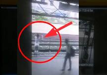 \'त्या\' फोननंतर तरुणीची धावत्या लोकलसमोर उडी