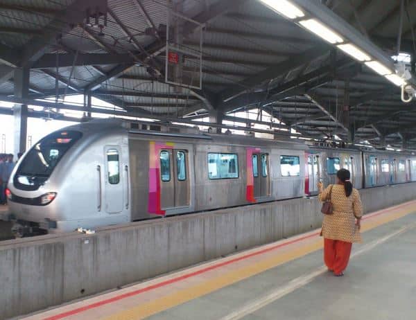 18 Yr Old Jumps Out Of Ghatkopar Metro Station To Avoid Fine Survives 30 Feet Fall Latest Update दंड टाळण्यासाठी 30 फूट उंच मेट्रो स्टेशनवरुन तरुणाची उडी