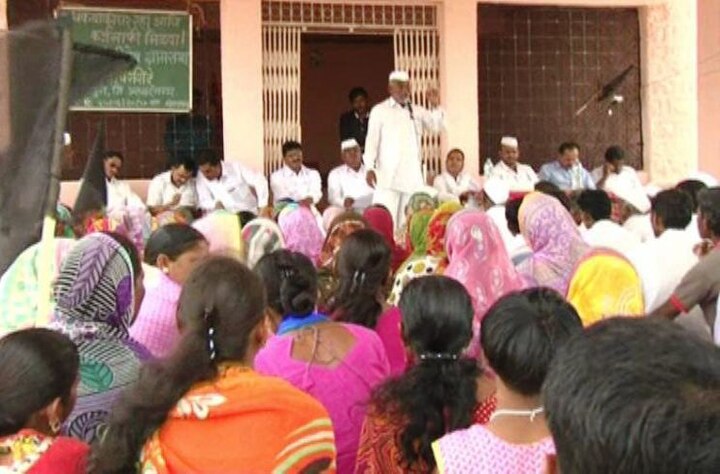 Farmers Strikes Ahmednagars Farmers On Loan Waiver नियमित कर्ज भरणाऱ्यांचा कर्ज न भरण्याचा इशारा