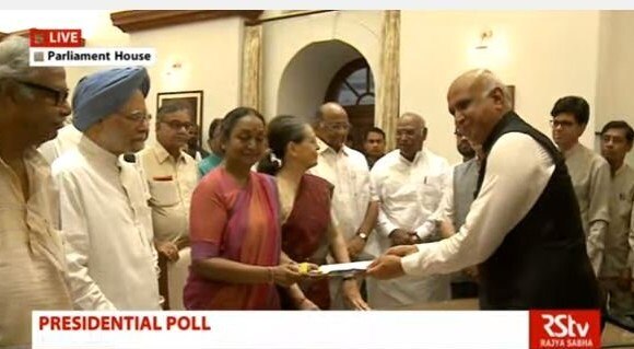 Opposition Presidential Candidate Meera Kumar Files Her Nomination Latest Update राष्ट्रपती निवडणुकीसाठी यूपीएकडून मीरा कुमार यांचा अर्ज दाखल